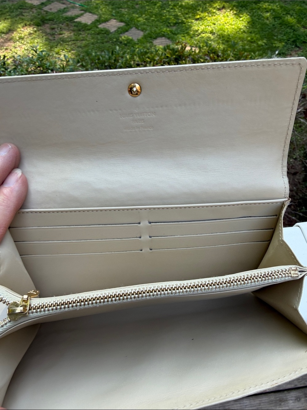 Louis Vuitton Shiny Cream Vernis Monogram Wallet with Gold Button - Picture 14 of 17